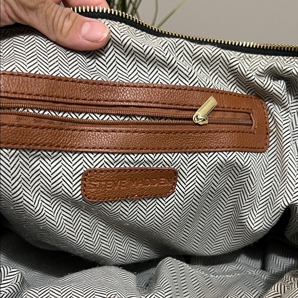 Steve Madden Black Tote with Brown Handles and Gold Details EUC retail $88 - Picture 8 of 8